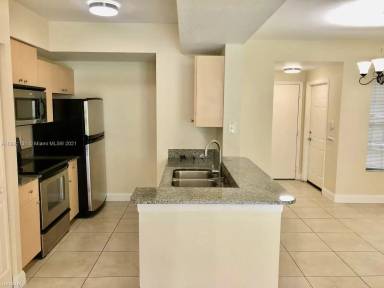 Main picture of 2581 Centergate Dr