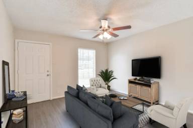 Main picture of 208 E Kiber St