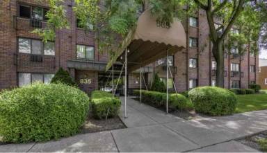 Main picture of 835 Pearson St