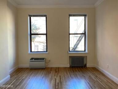 Main picture of 210 E 83rd St