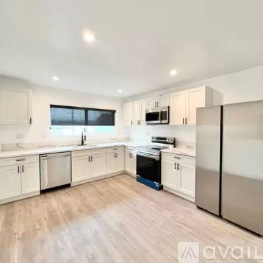 Main picture of 701 N Hill Pl
