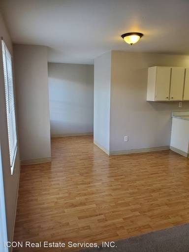 Main picture of 12333 33rd Ave NE