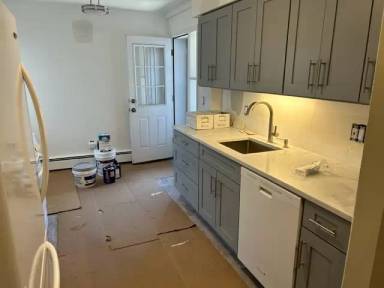 Main picture of 150 N Broadway