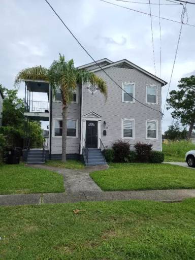 Main picture of 2231 Humanity St