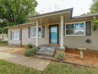 Main picture of 300 N Fretz Ave