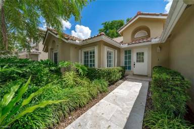 Main picture of 1174 Laguna Springs Dr