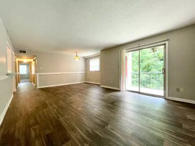 Main picture of 7984 Shady Oak Trl