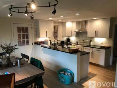 Main picture of 4 Jessica Ln