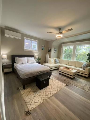 Main picture of 520 W Clapier St