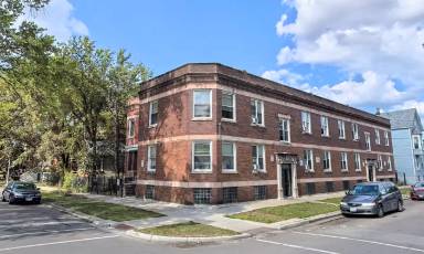 Main picture of 1018 W 64th St