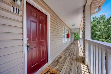 Main picture of Chinaberry Commons