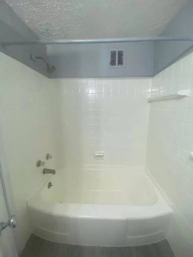 Main picture of 2860 Van Aken Blvd