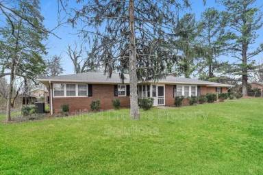 Main picture of 5805 Highlawn Dr