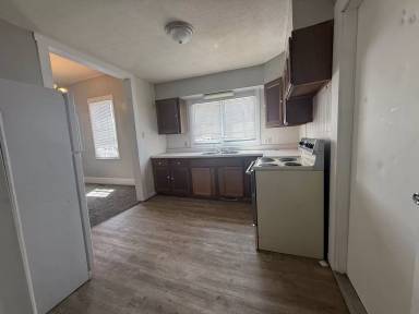 Main picture of 114 E 9th St