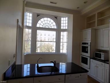 Main picture of 22 Beacon St