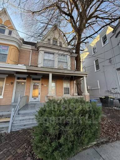 Main picture of 618 E King St