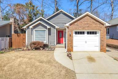 Main picture of 961 Red Oak Rd
