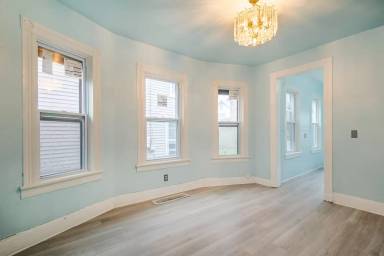 Main picture of 89 Parkdale Ave