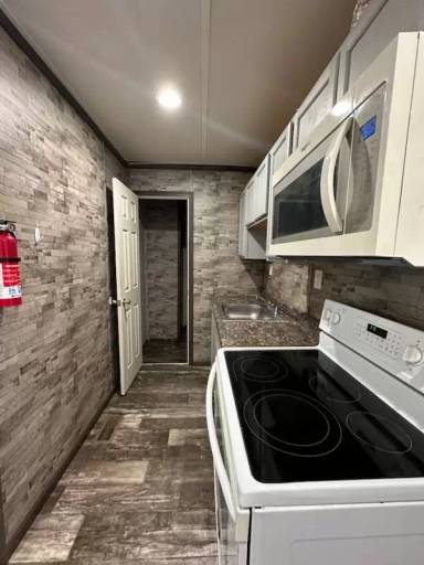 Main picture of 8 W New St