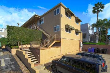 Main picture of 5752 Riley St