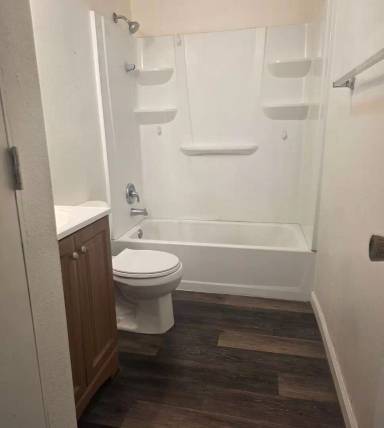 Main picture of 300 S Pratt Ave