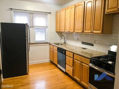 Main picture of 1903 W Balmoral Ave