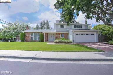 Main picture of 3265 Primrose Ln