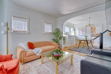 Main picture of 2215 SE Powell Blvd