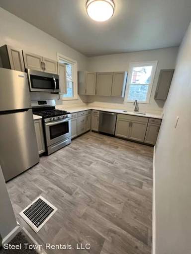 Main picture of 202 E 15th Ave