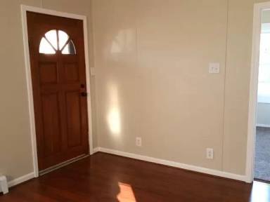 Main picture of 32 Clairmont St
