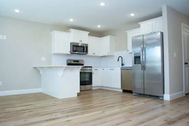 Main picture of 420 Blue Springs St