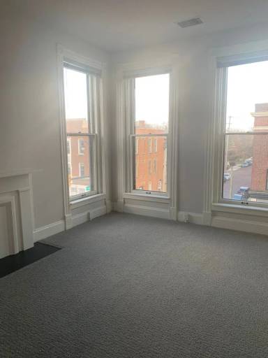 Main picture of 641 N High St