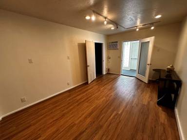 Main picture of 329 N Mount Shasta Blvd