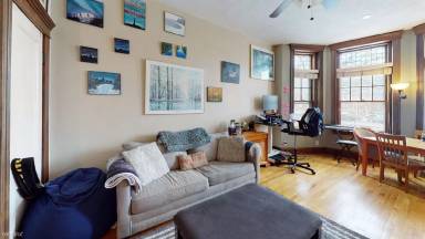 Main picture of 1868 Commonwealth Ave