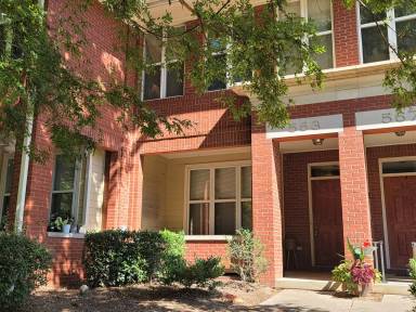 Main picture of 559 E 9th St