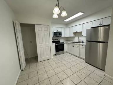 Main picture of 3950 SE 19th Ave