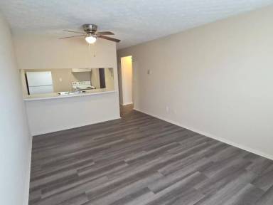 Main picture of 895 Ohio Pike