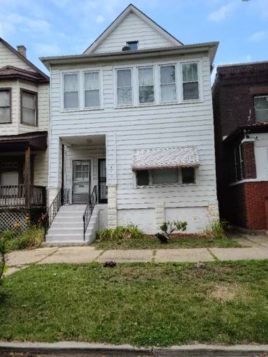 Main picture of 710 E 90th St