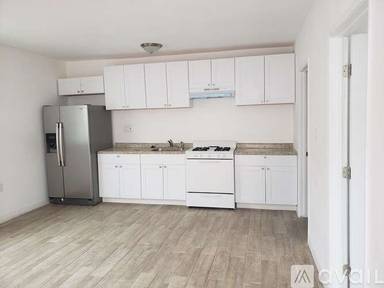 Main picture of 323 W 8th St