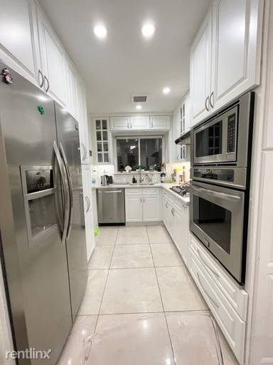 Main picture of 2524 Voorhies Ave