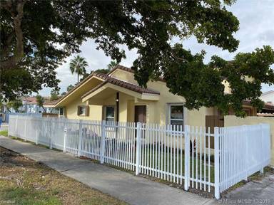 Main picture of 10453 SW 16th St