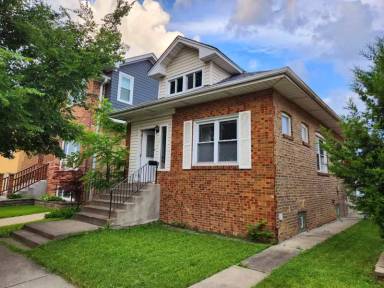 Main picture of 7445 W Addison St