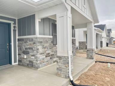 Main picture of 3473 S Laurel Ln