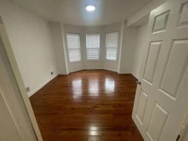 Main picture of 104 S 12th St