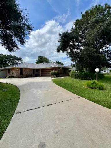 Main picture of 156 Live Oak Ct