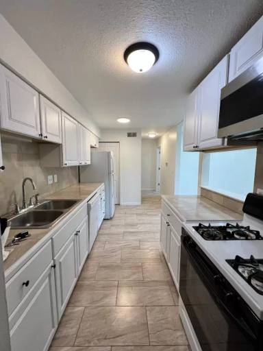 Main picture of 2343 S Michigan Ave