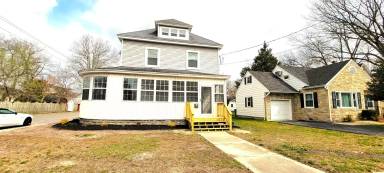 Main picture of 601 E Grove St
