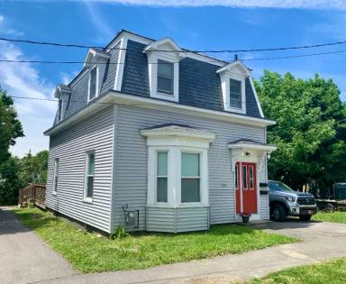 Main picture of 246 Elm St