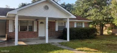 Main picture of 2186 Saint James Blvd