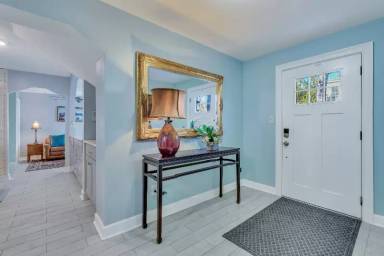 Main picture of 109 W 34th St